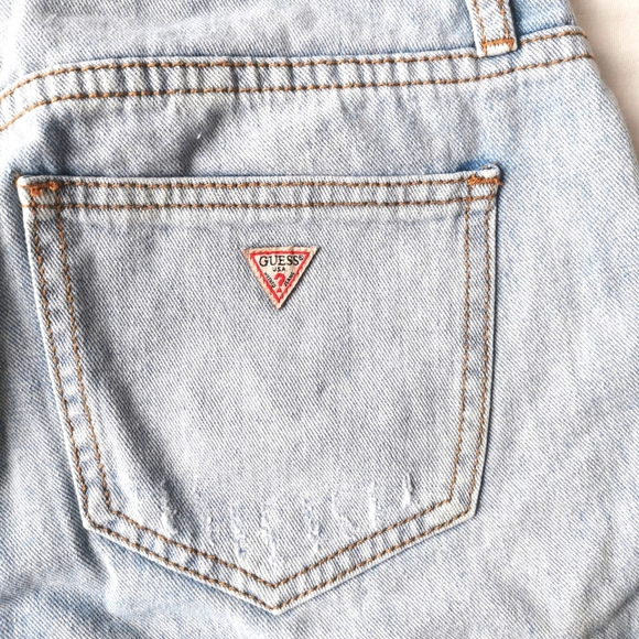 Stylish GUESS Jean shorts - Picture 5 of 6